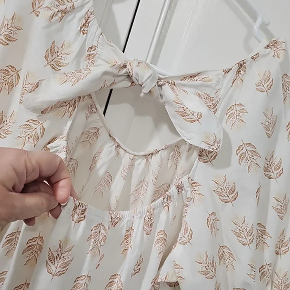 Old Navy White and Tan Leaf Print Blouse - Picture 9 of 10
